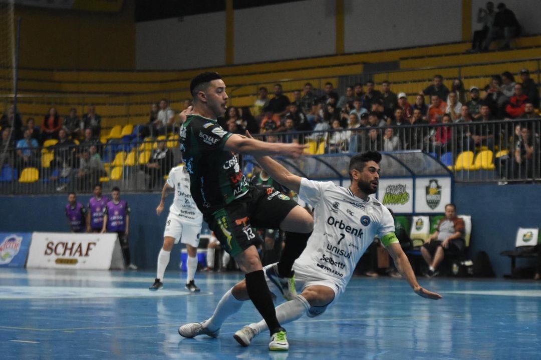 Tubarão Futsal marca no fim e vence o Marreco fora de casa pela LNF