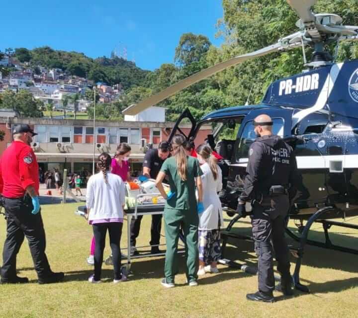 Três crianças ficam gravemente feridas após incêndio em trailer de